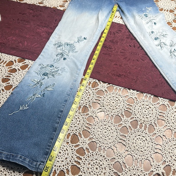 Yagi skinny bell bottom jeans 2 tone denim with floral embroidery size 3 junior - Picture 14 of 14